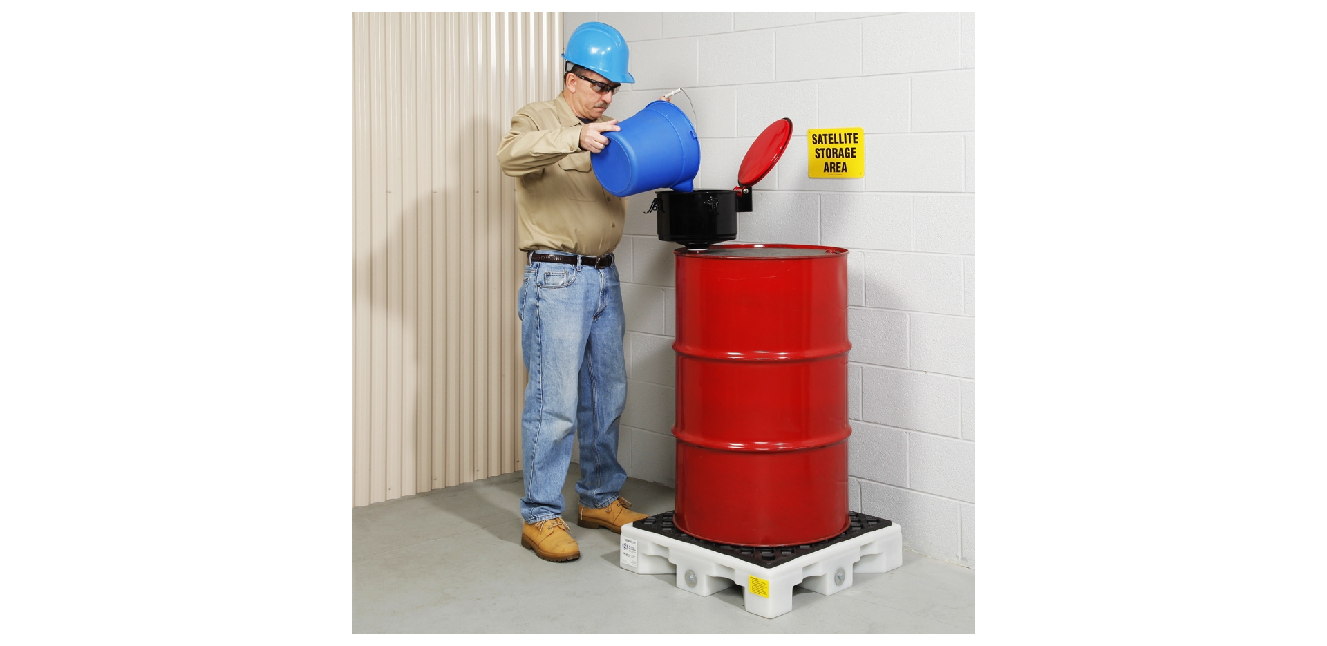 Poly Drip Deck: Hold 1 x 55-Gallon Drum with 11-Gallon Sump Capacity