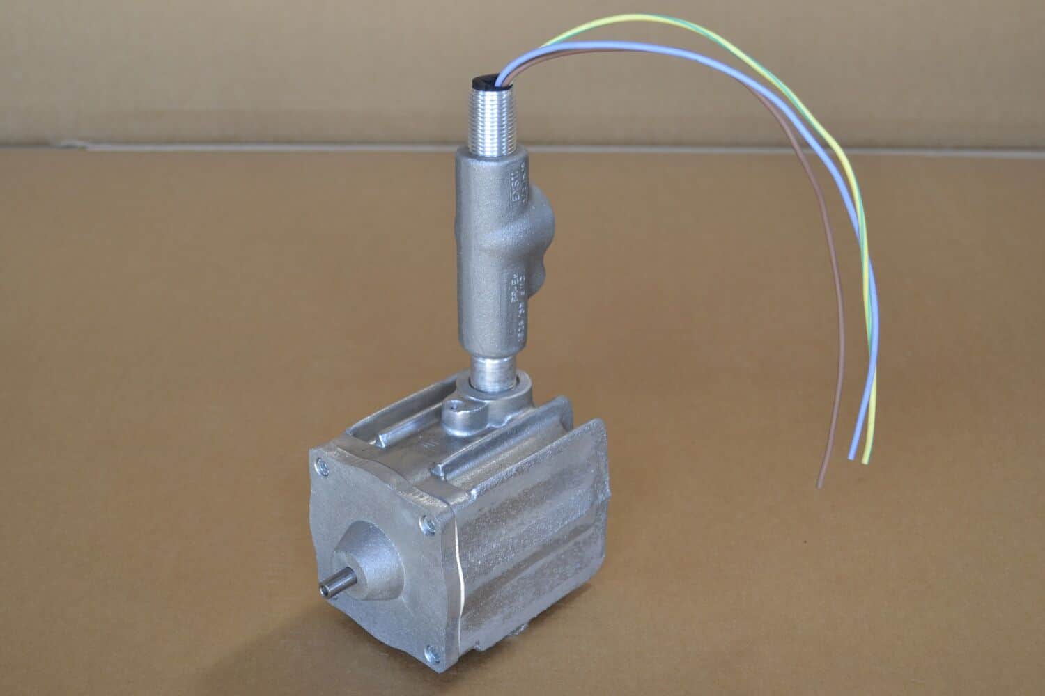 Explosion-Proof Motor (220 V - 60 HZ) - 3, 6 & 17.5 Gal Recycler: A Reliable Solution!